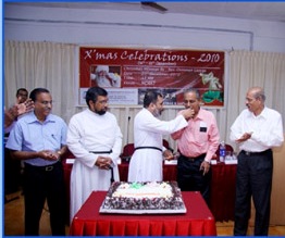 Rev. Oommen George sharing X’mas cake with our Director in the presence of Rev. Sonny Thomas, Mr. M.A Mathew and Mr. Thampi John